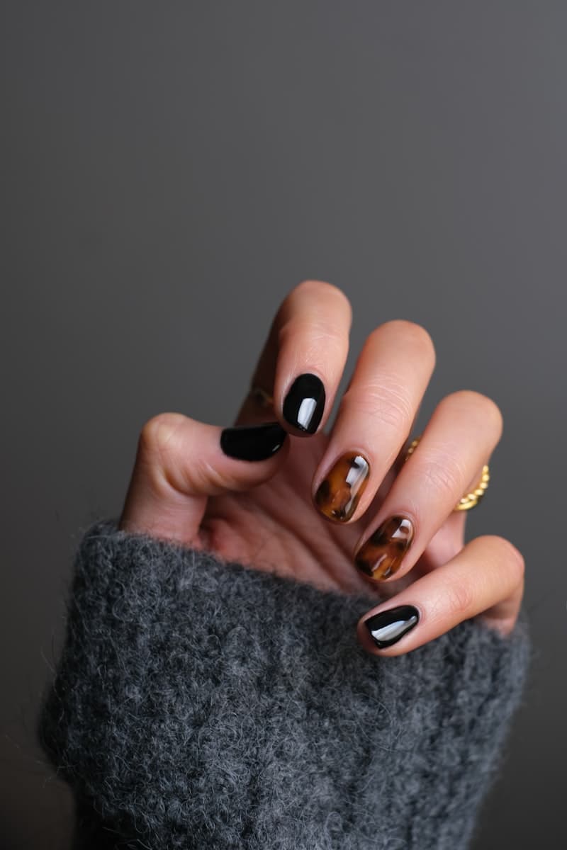 Service d'onglerie avec pose de capsules et nail art à Gréolières